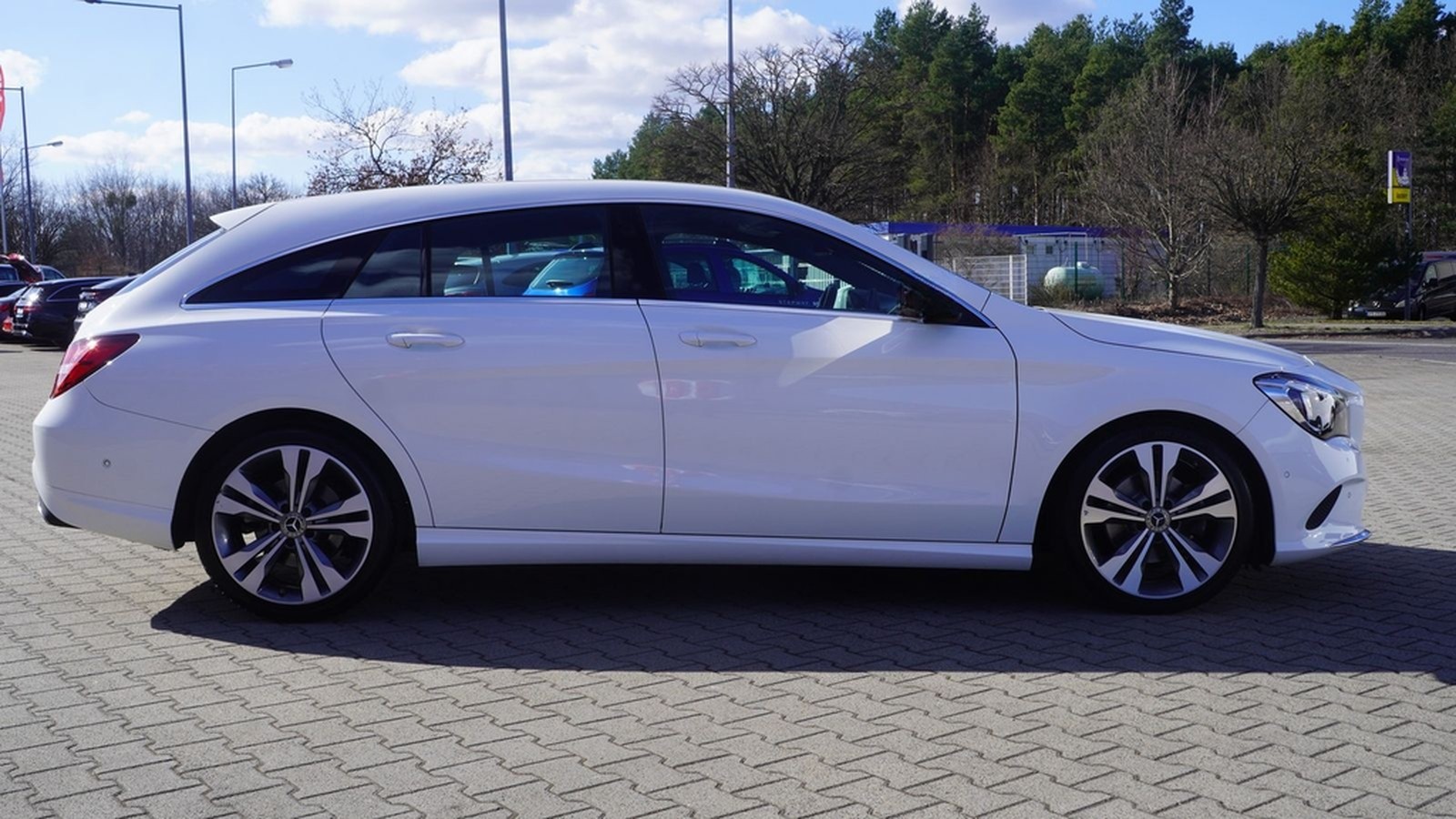 Mercedes-Benz CLA 180 Shooting Brake LED Navi Kamera Tempomat foto 7