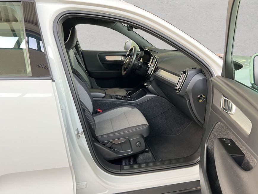 Volvo XC40 T3 Momentum-Pro Aut ACC BLIS Navi Voll-LED  foto 19