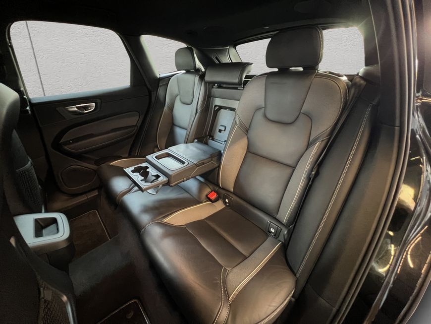 Volvo XC60 B5 AWD R-Design Aut 360° PilotAssist BLIS 1 foto 17