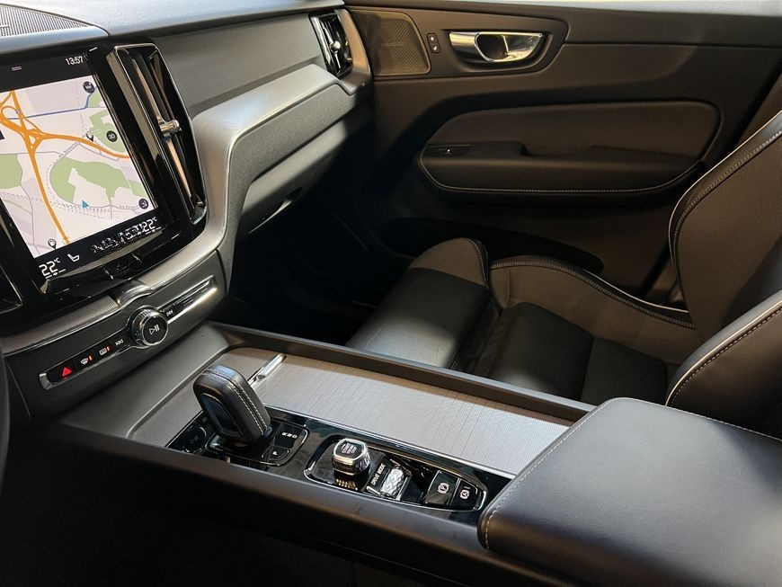 Volvo XC60 B5 AWD R-Design Aut 360° PilotAssist BLIS 1 foto 24