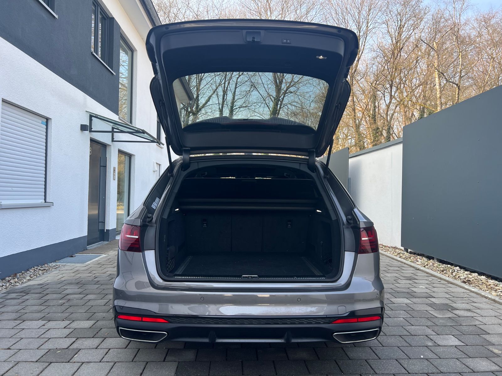 Audi A4 Avant 45 TFSI quattro Edition One Matrix foto 10