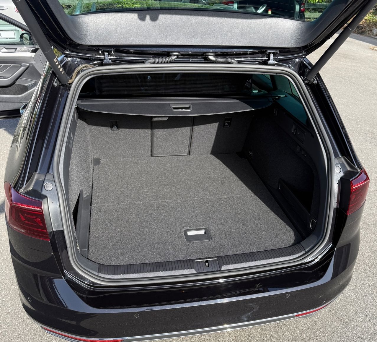 Volkswagen Passat Var 2.0 TDI Eleg Pano IQMatr AHK Garantie foto 8
