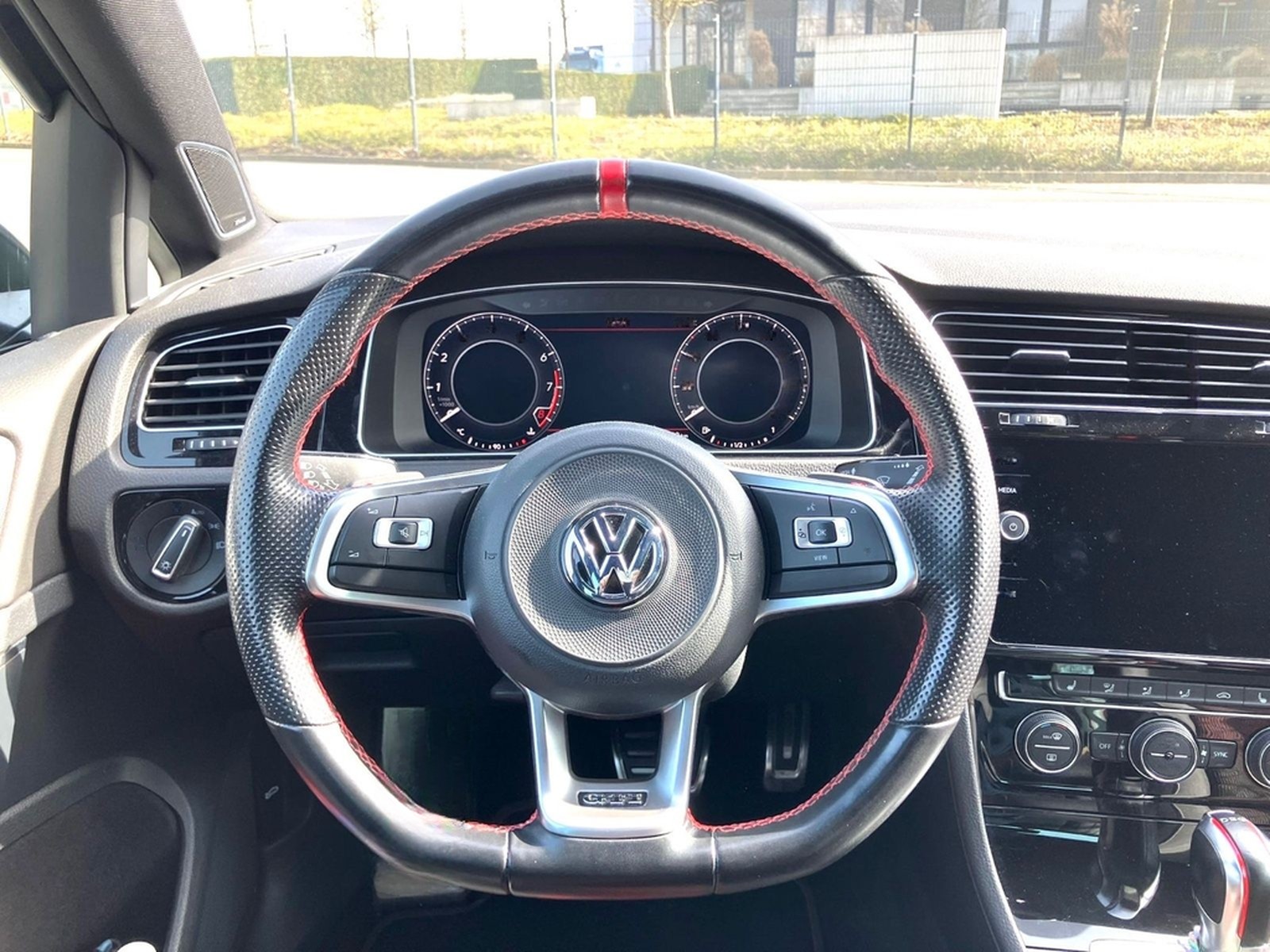 Volkswagen Golf 2.0 TSI 213kW OPF DSG GTI TCR GTI TCR foto 8