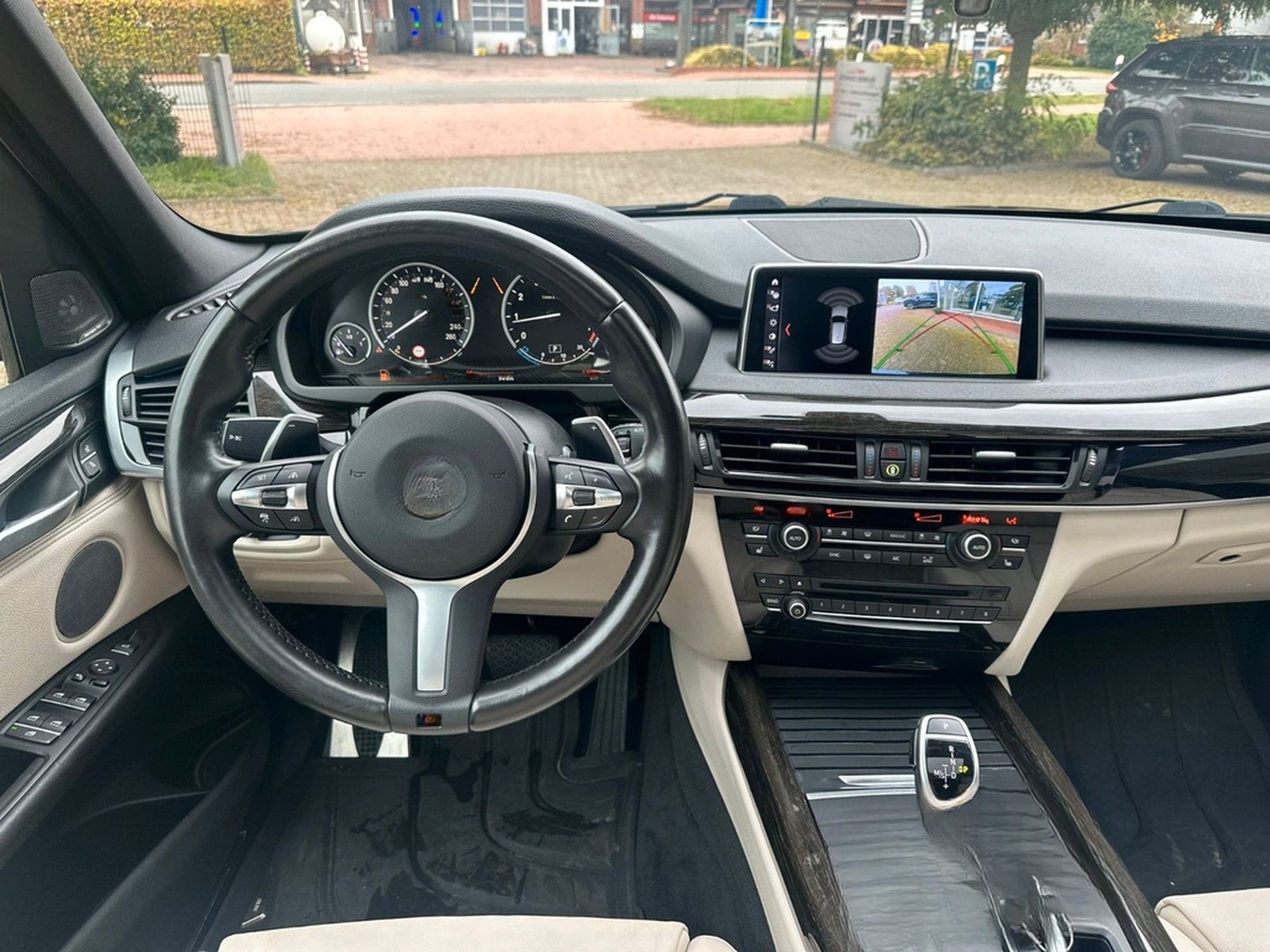 BMW X5 xDrive50i *KAM*TOP*AHK*AMBIENTE*M-PAKET foto 12