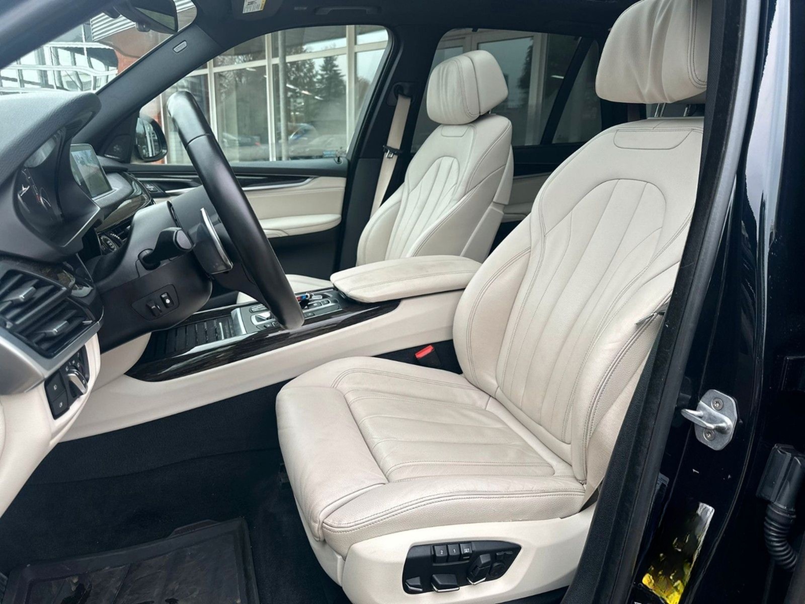BMW X5 xDrive50i *KAM*TOP*AHK*AMBIENTE*M-PAKET foto 14