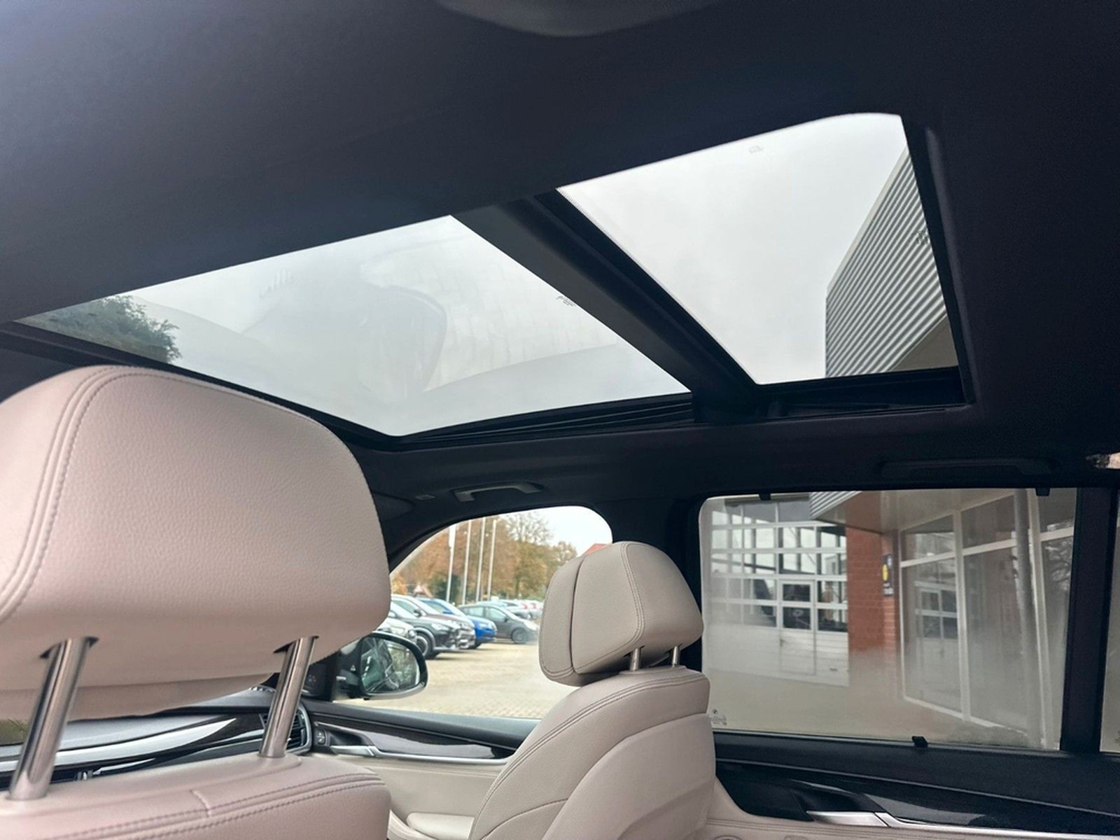 BMW X5 xDrive50i *KAM*TOP*AHK*AMBIENTE*M-PAKET foto 17
