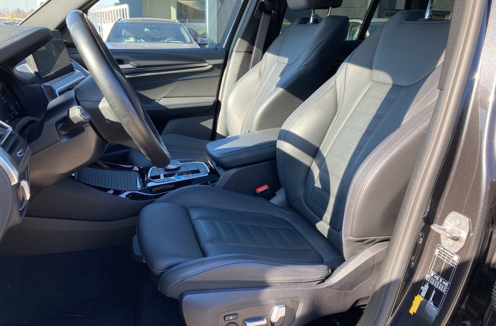 BMW iX3 M-Sport Laser Head-Up 360° AHK Navi Pano foto 9
