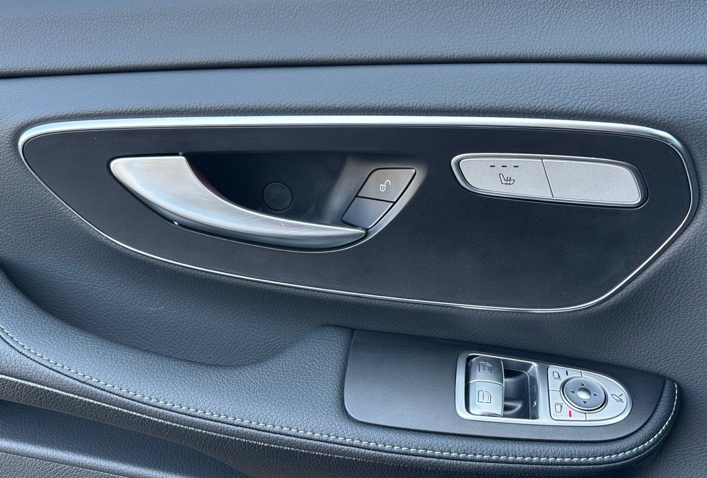 Mercedes-Benz V 300 d Avantgarde 4x4 extralang Distr. 360° 9G foto 18