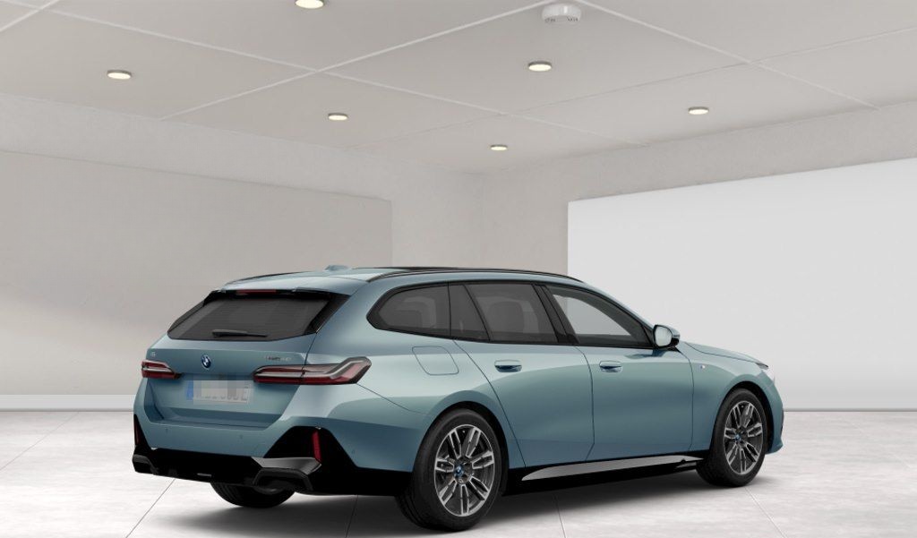 BMW i5 eDrive40 Touring M Sport 19" Pano foto 3