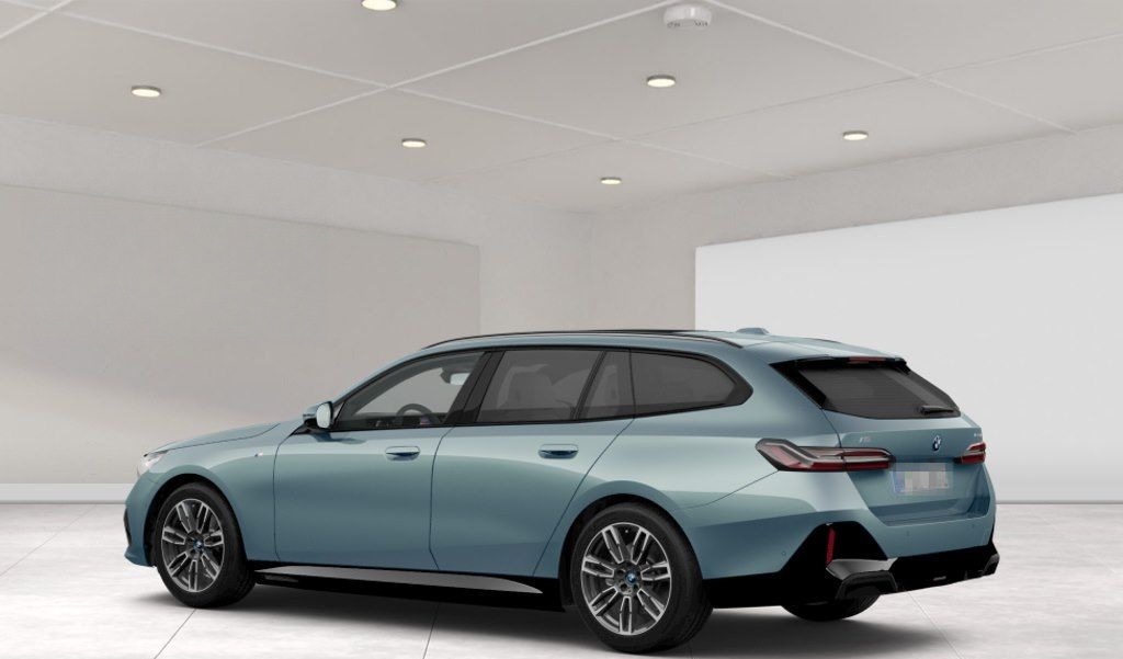 BMW i5 eDrive40 Touring M Sport 19" Pano foto 7