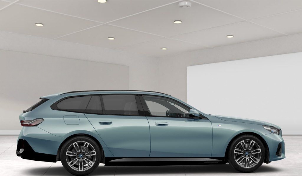BMW i5 eDrive40 Touring M Sport 19" Pano foto 9