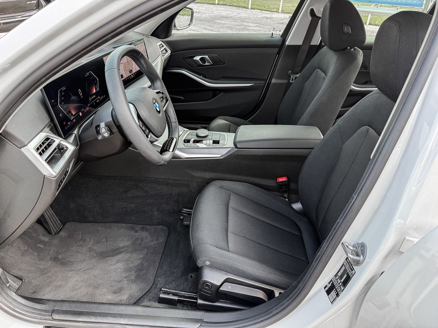 BMW 318i DA + KOMFORTZUGANG + KLIMAAUTOMATIK + UVM foto 13