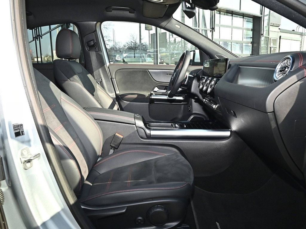 Mercedes-Benz EQA 300 4M AMG Sport Advanced+ Distr. LED Kamera foto 5