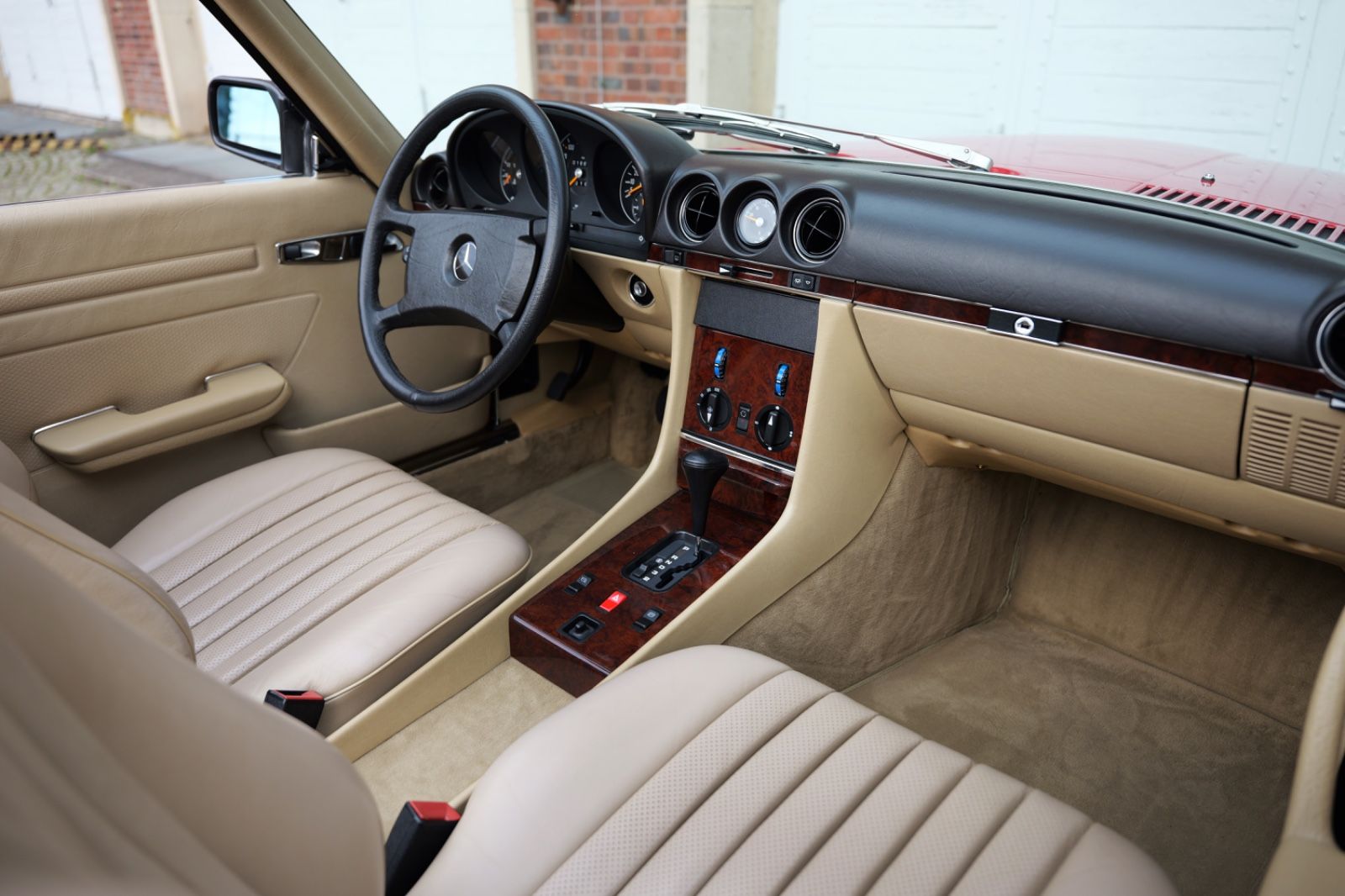 Mercedes-Benz 300SL R107 *Original 16tkm*2.Hand*Erstlack* foto 21