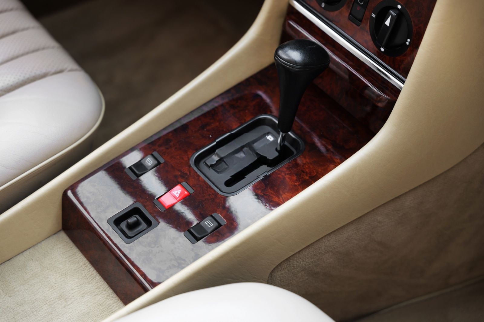 Mercedes-Benz 300SL R107 *Original 16tkm*2.Hand*Erstlack* foto 23