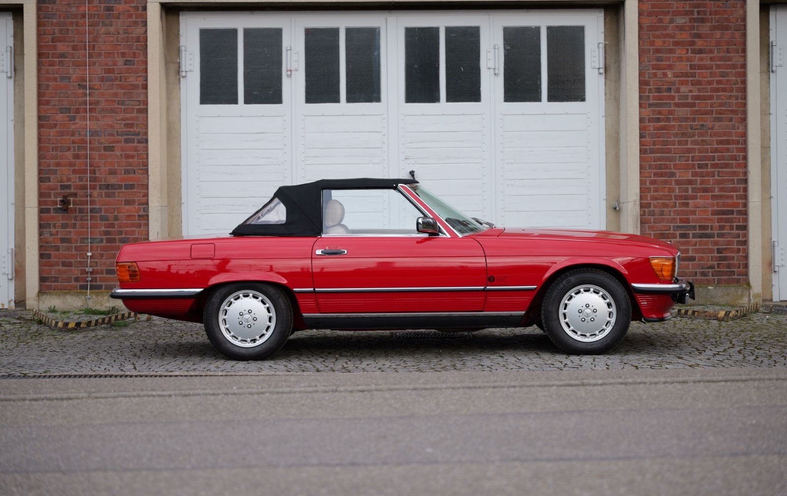 Mercedes-Benz 300SL R107 *Original 16tkm*2.Hand*Erstlack* foto 4