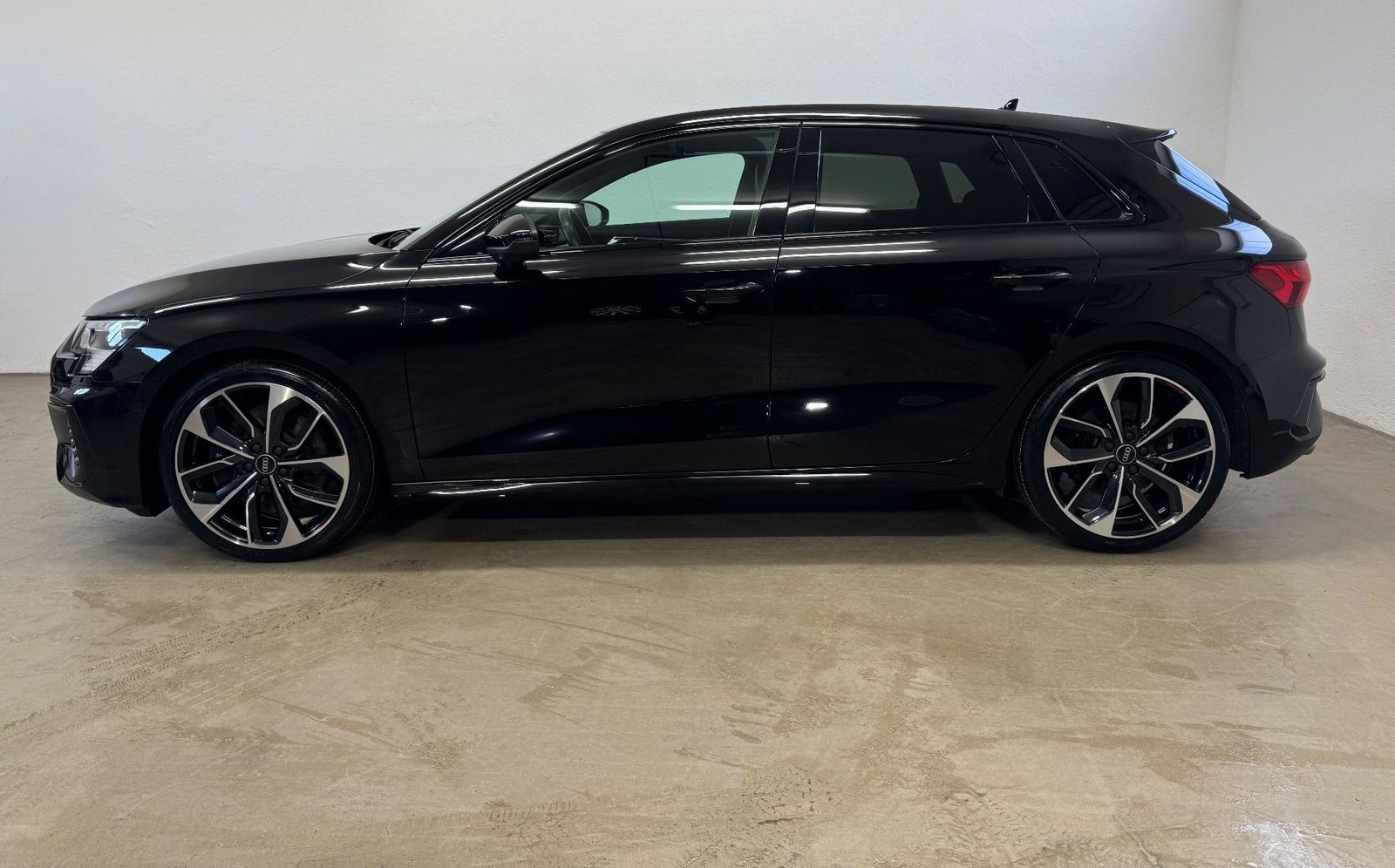 Audi S3 2.0 TFSI quattro Matrix|PanoSD|B&O| 19" foto 5