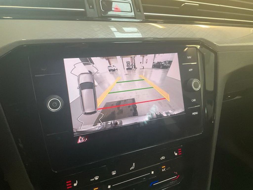 Volkswagen Passat Variant Business 1.5TSI DSG AHK+Nav+LED foto 7