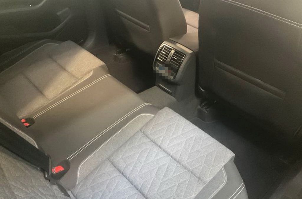 Volkswagen Passat Variant Business 1.5TSI DSG AHK+Nav+LED foto 9