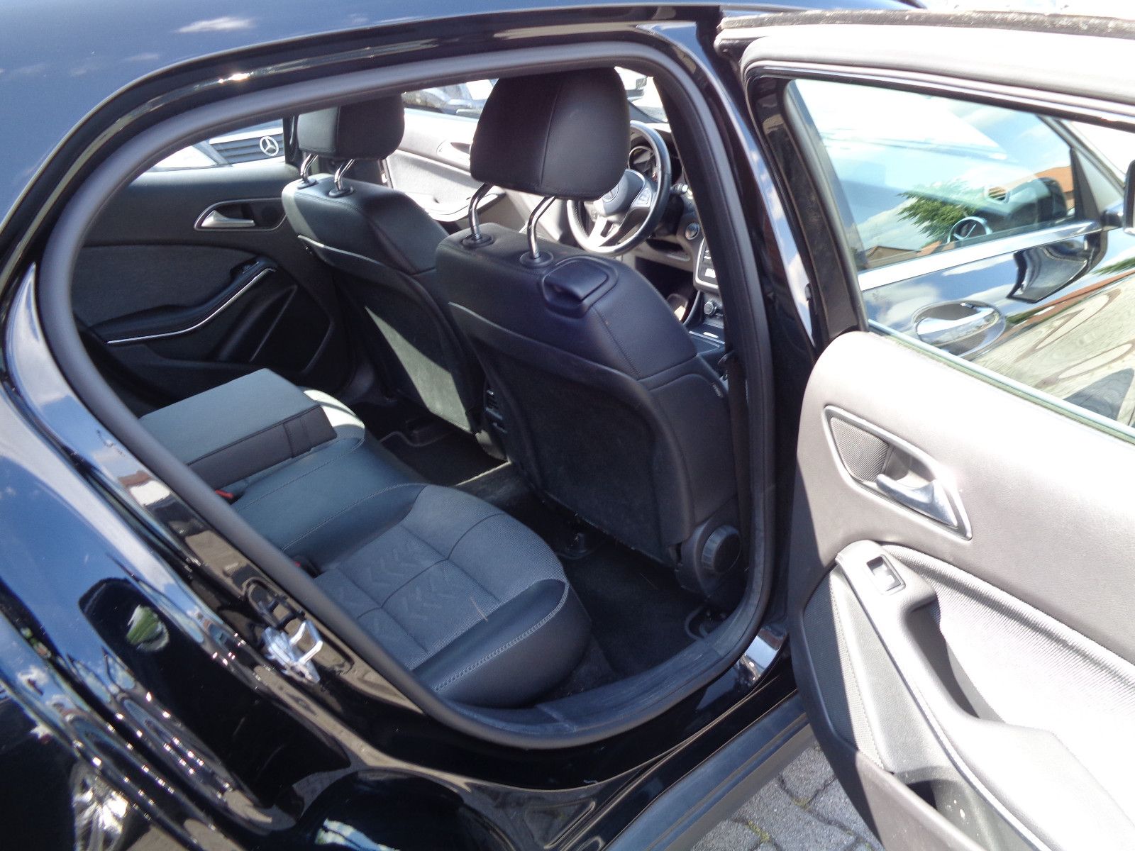 Mercedes-Benz GLA 200 Autom., Kam. Navi.LM, Keyl.LED,Met. PTS, foto 12