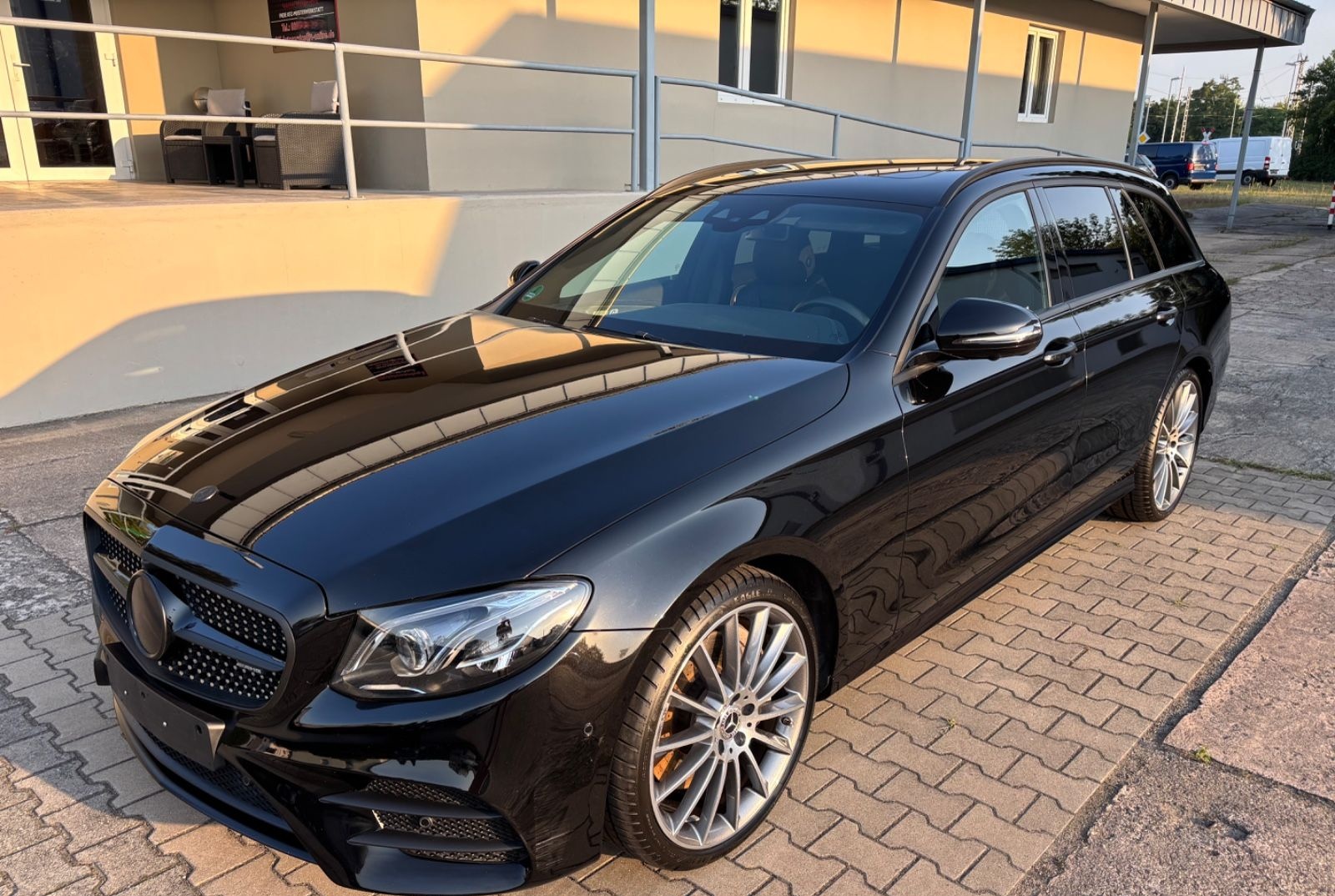 Mercedes-Benz E 400 d 4MATIC T Autom.*AMG*Black-Line* foto 2