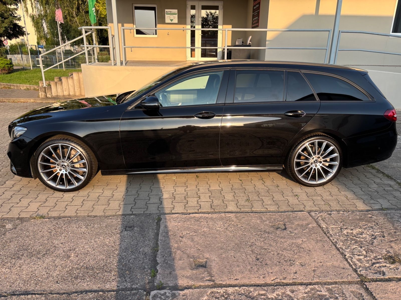 Mercedes-Benz E 400 d 4MATIC T Autom.*AMG*Black-Line* foto 4