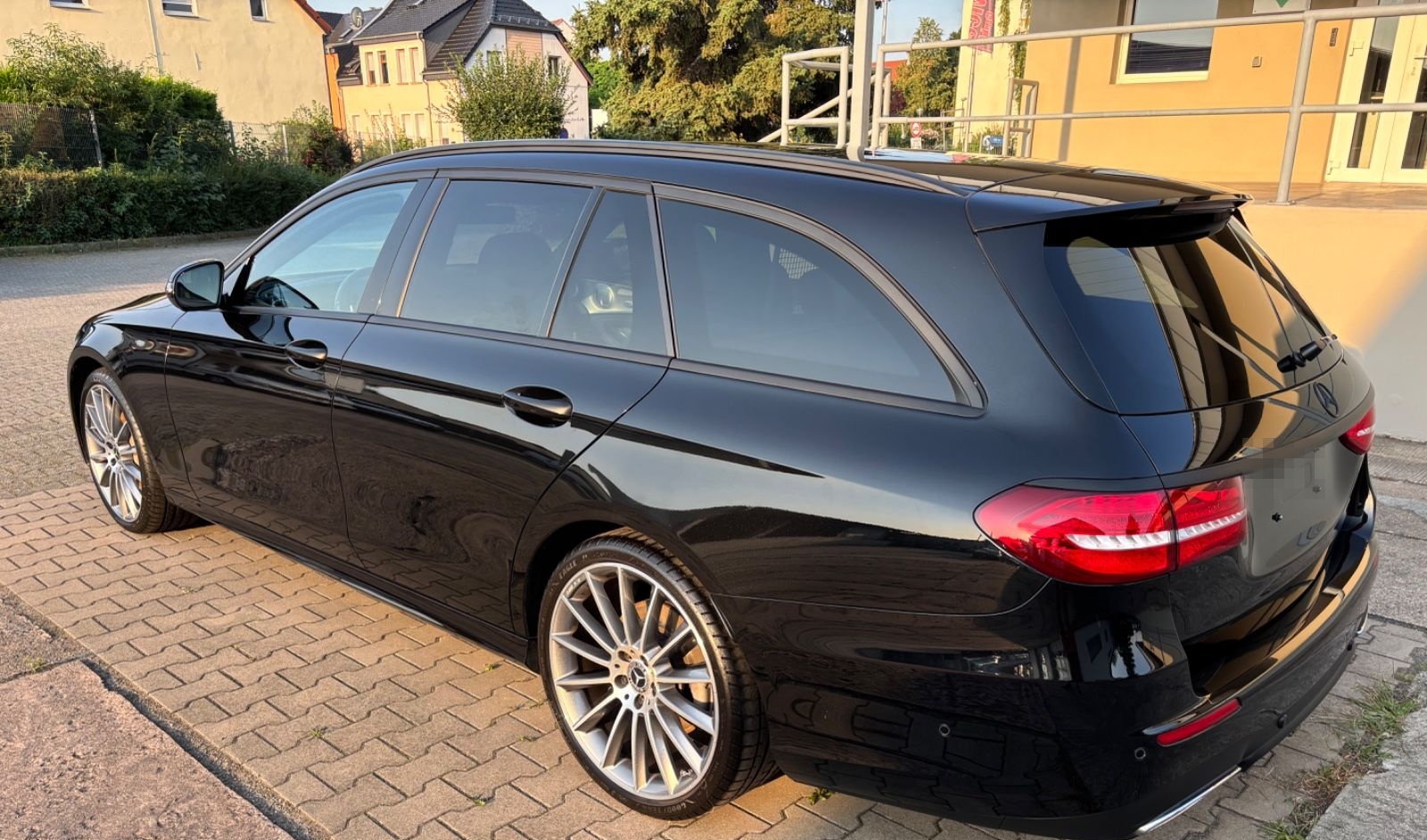 Mercedes-Benz E 400 d 4MATIC T Autom.*AMG*Black-Line* foto 5