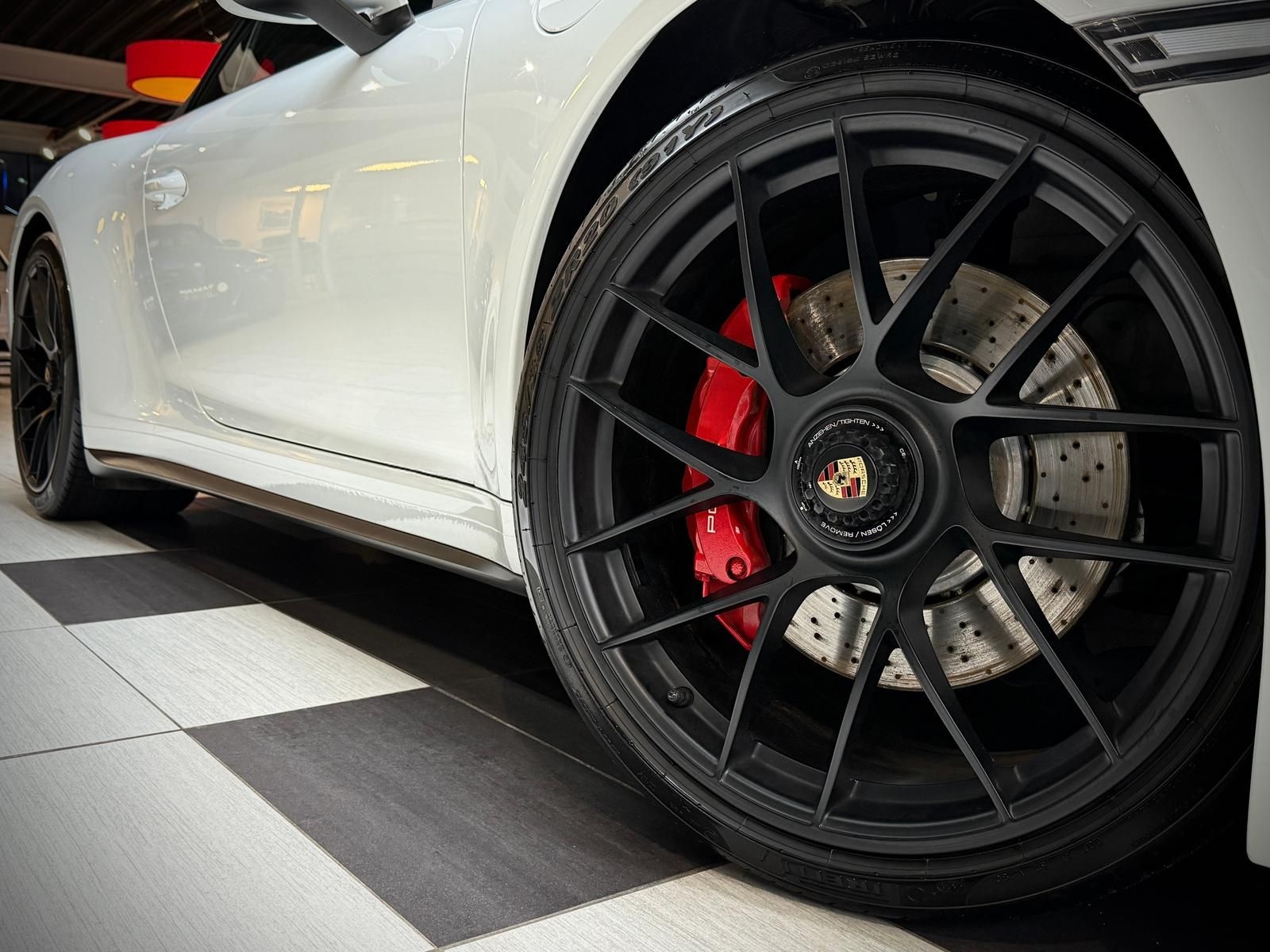 Porsche 911 Carrera GTS Cabriolet PDK SportChorno foto 6