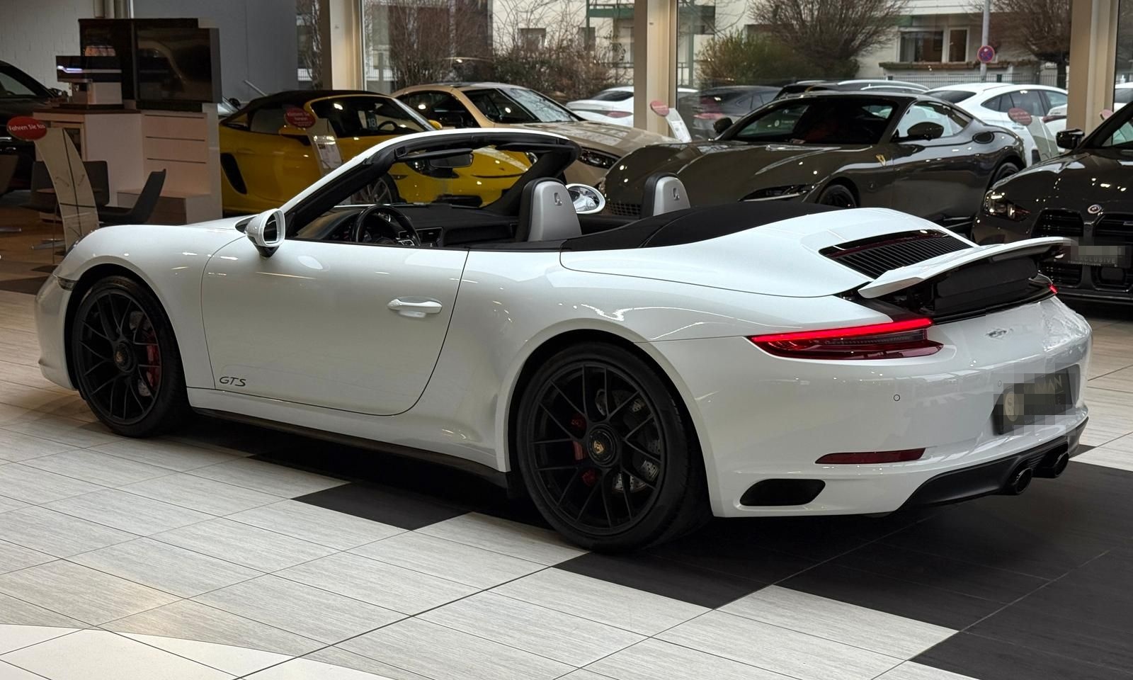 Porsche 911 Carrera GTS Cabriolet PDK SportChorno foto 9
