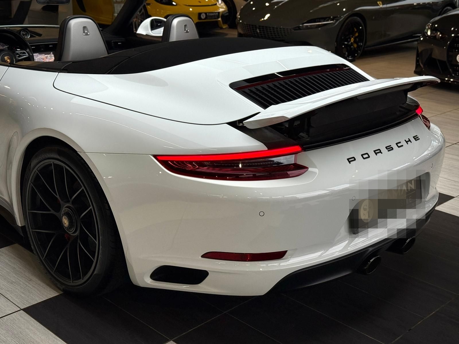 Porsche 911 Carrera GTS Cabriolet PDK SportChorno foto 10