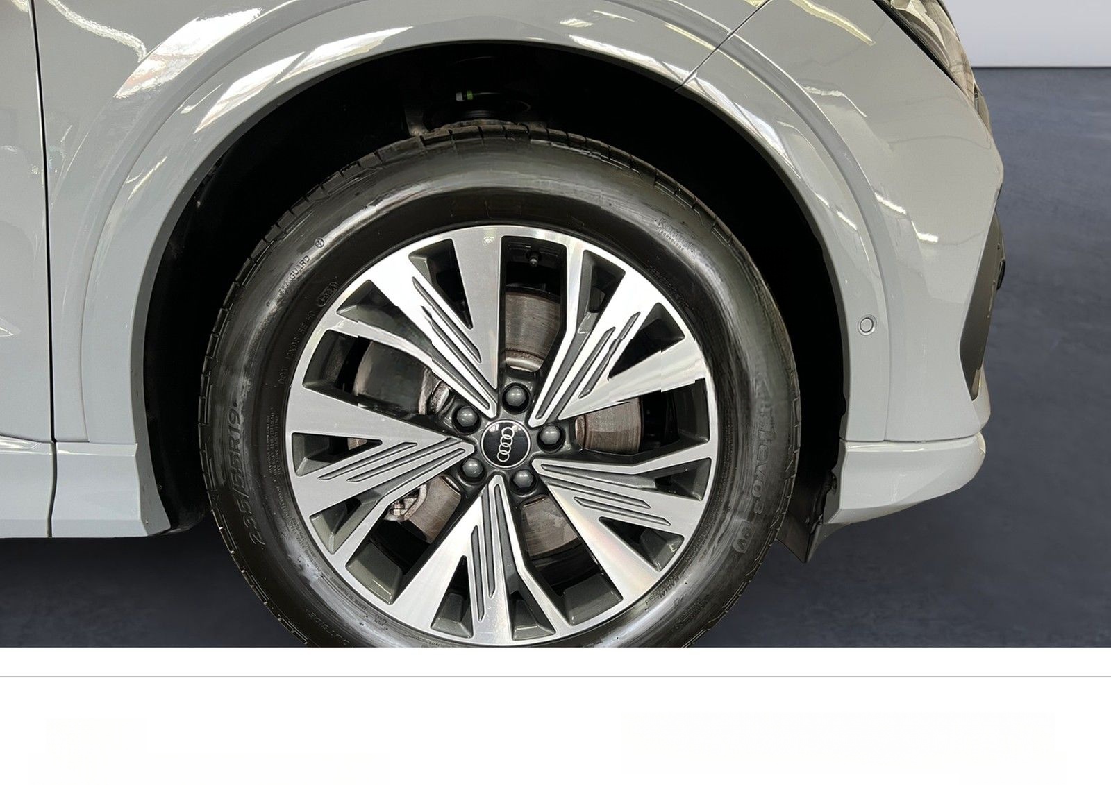 Audi Q4 40 e-tron 150 kW AHK+ADVANCED+RüFa-Kamera+LED foto 6