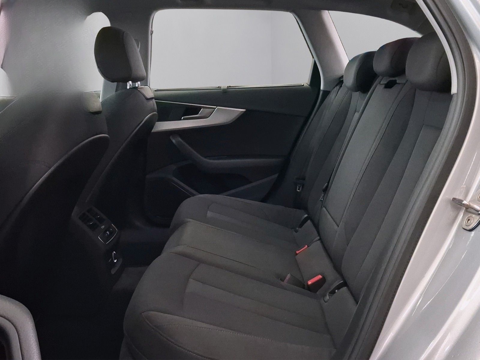 Audi A4 Av. 40 TFSI Sport,1.Hand,Navi,Pano,AHK,S-Heft foto 21