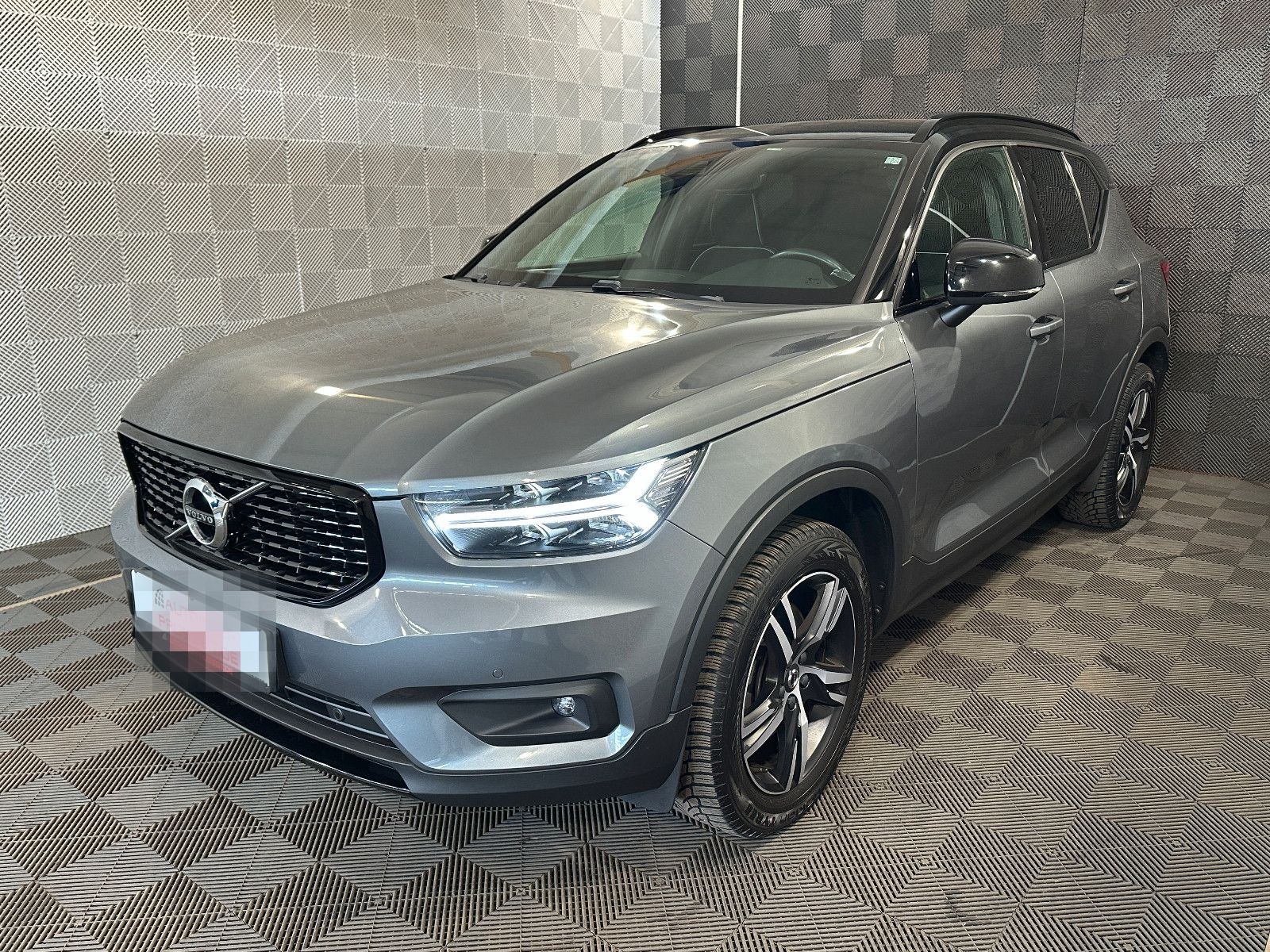 Volvo XC40 2WD*R DESIGN*LED-TEMPO-AHK-R.KAM-NAPPA-SHZ foto 2