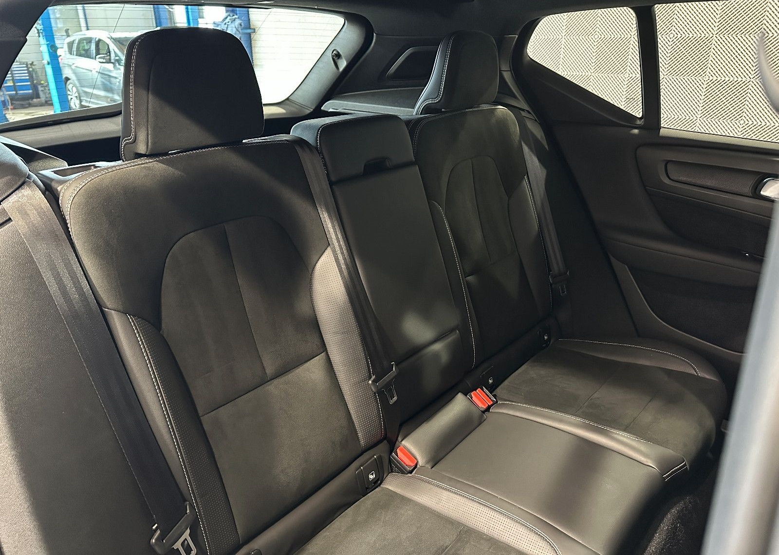 Volvo XC40 2WD*R DESIGN*LED-TEMPO-AHK-R.KAM-NAPPA-SHZ foto 16