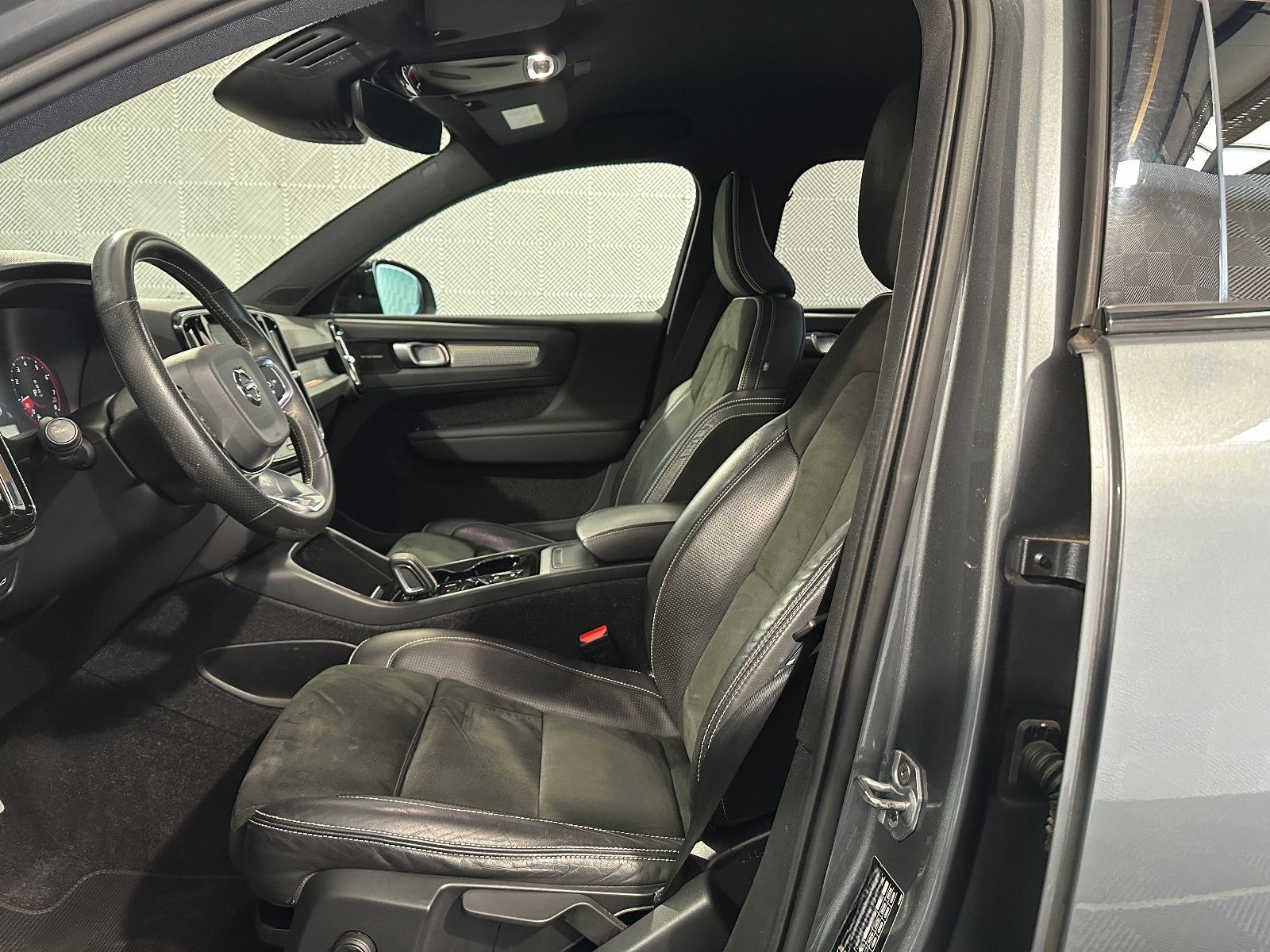 Volvo XC40 2WD*R DESIGN*LED-TEMPO-AHK-R.KAM-NAPPA-SHZ foto 21