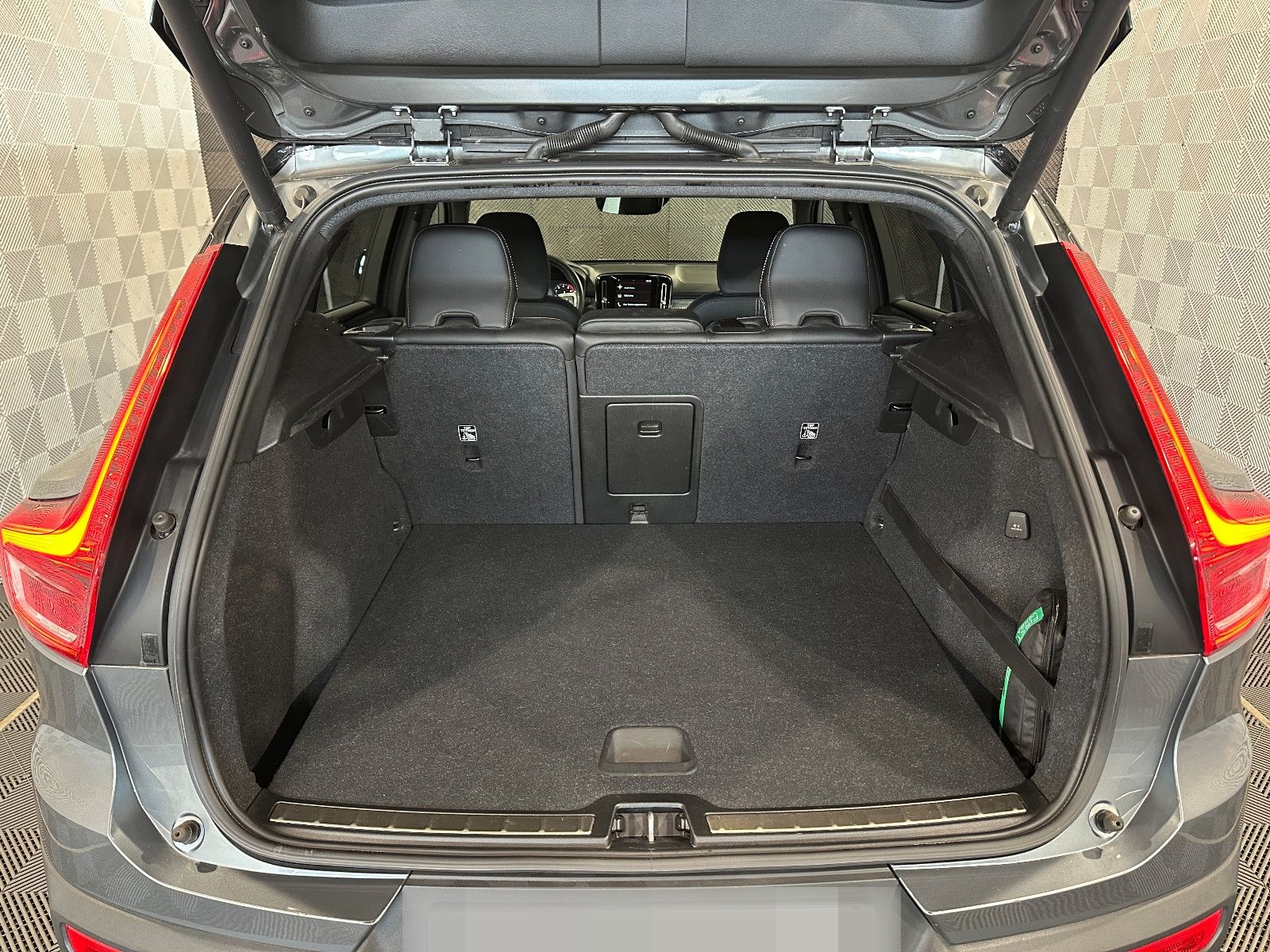 Volvo XC40 2WD*R DESIGN*LED-TEMPO-AHK-R.KAM-NAPPA-SHZ foto 5