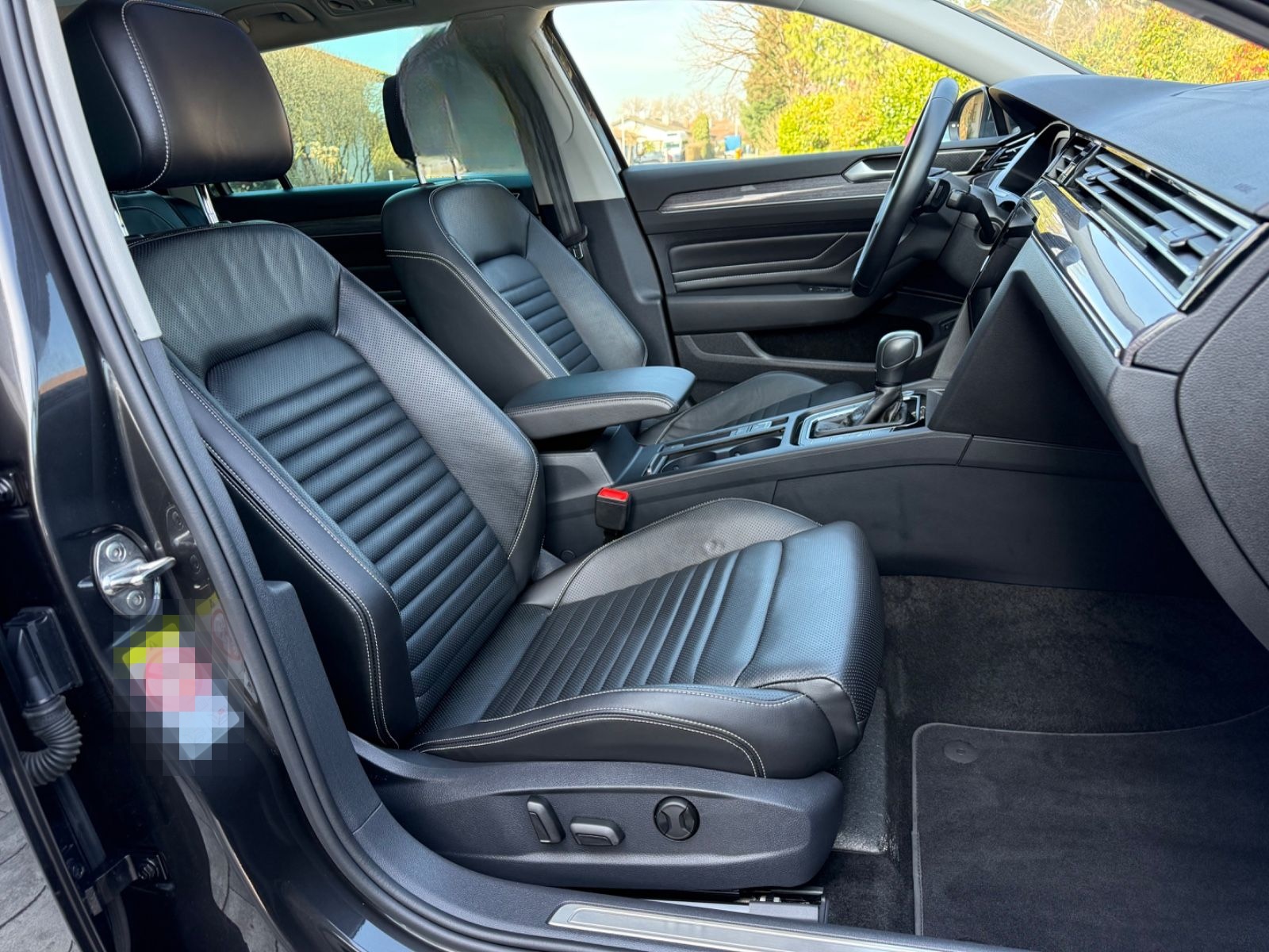Volkswagen Passat Variant Elegance Pano ActiveDsp Sitz Belü foto 17