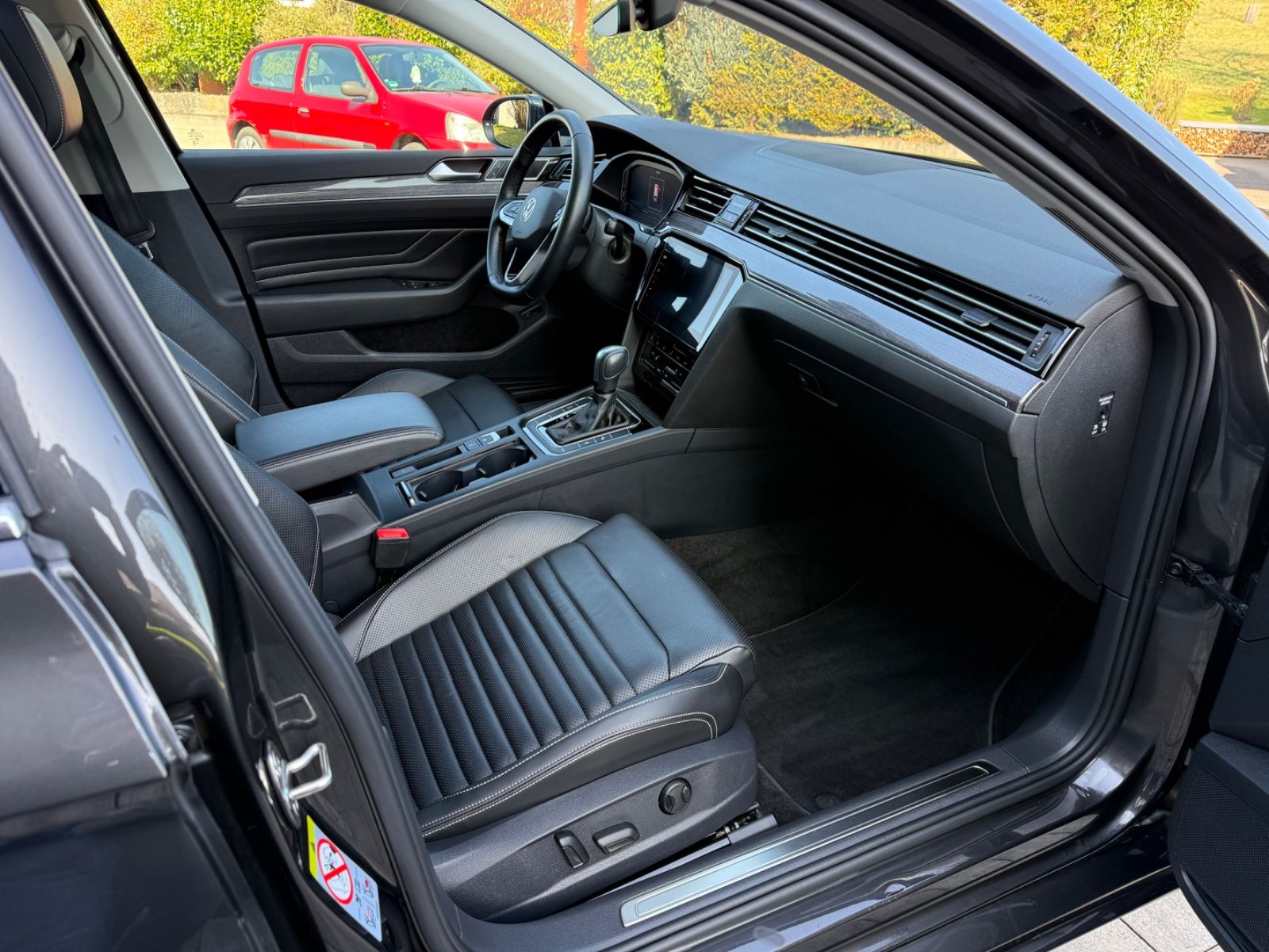 Volkswagen Passat Variant Elegance Pano ActiveDsp Sitz Belü foto 18