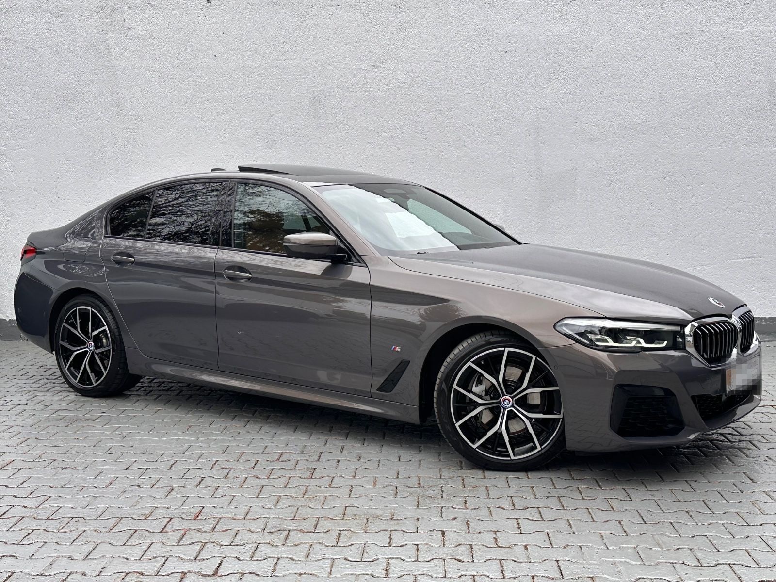 BMW 530d xDrive Lim. M-Sport/HUD/H&K/MASSAGE/KAMERA foto 6
