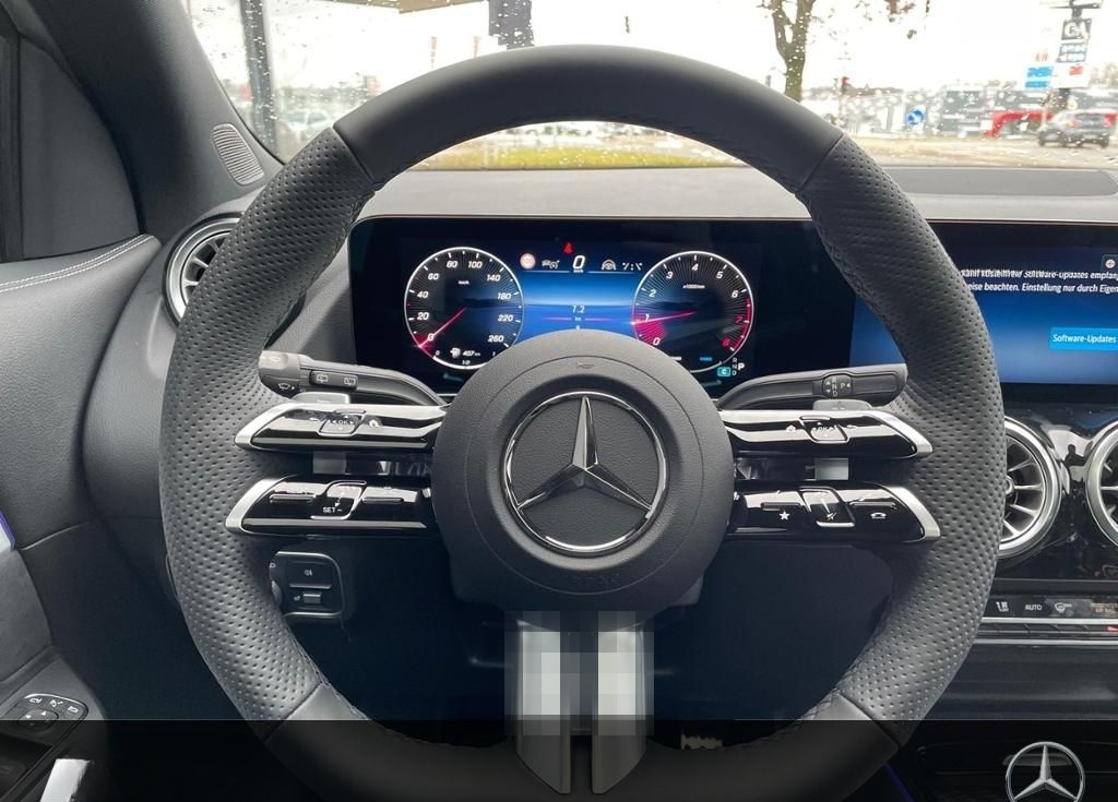 Mercedes-Benz GLA 200 ACC AHK AUT Kam. KlimaA LED LM PDC Pano foto 11