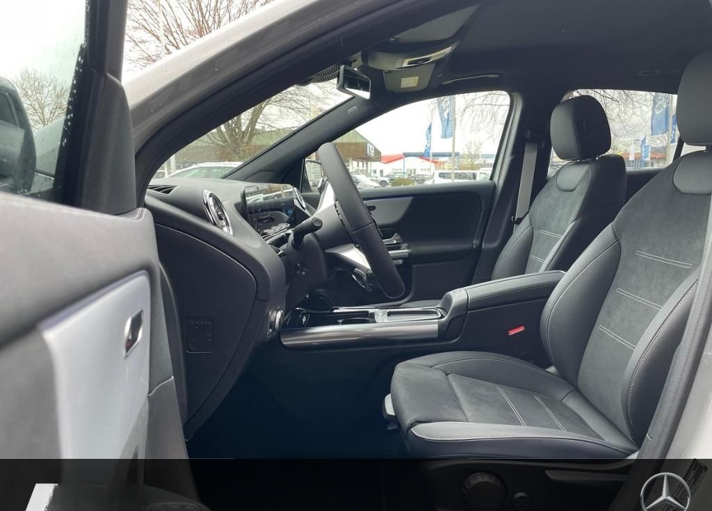 Mercedes-Benz GLA 200 ACC AHK AUT Kam. KlimaA LED LM PDC Pano foto 4