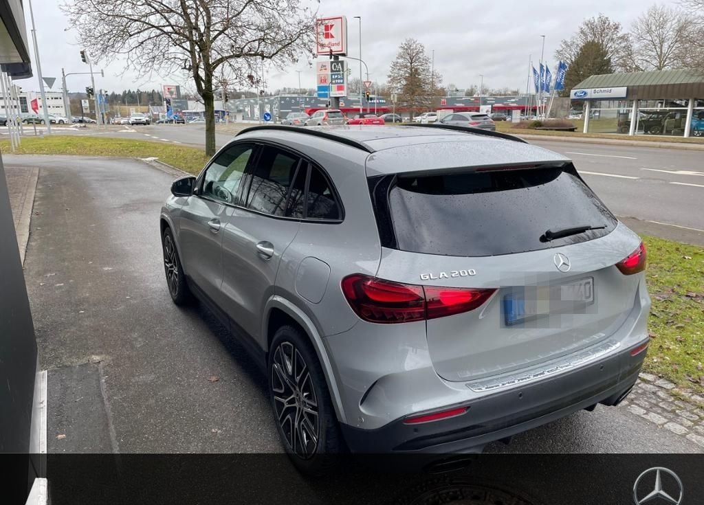 Mercedes-Benz GLA 200 ACC AHK AUT Kam. KlimaA LED LM PDC Pano foto 5