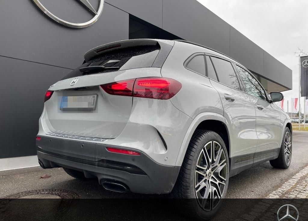 Mercedes-Benz GLA 200 ACC AHK AUT Kam. KlimaA LED LM PDC Pano foto 6