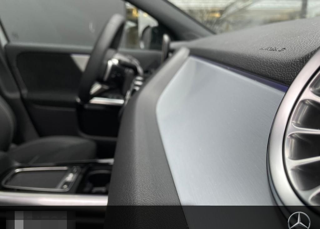 Mercedes-Benz GLA 200 ACC AHK AUT Kam. KlimaA LED LM PDC Pano foto 9