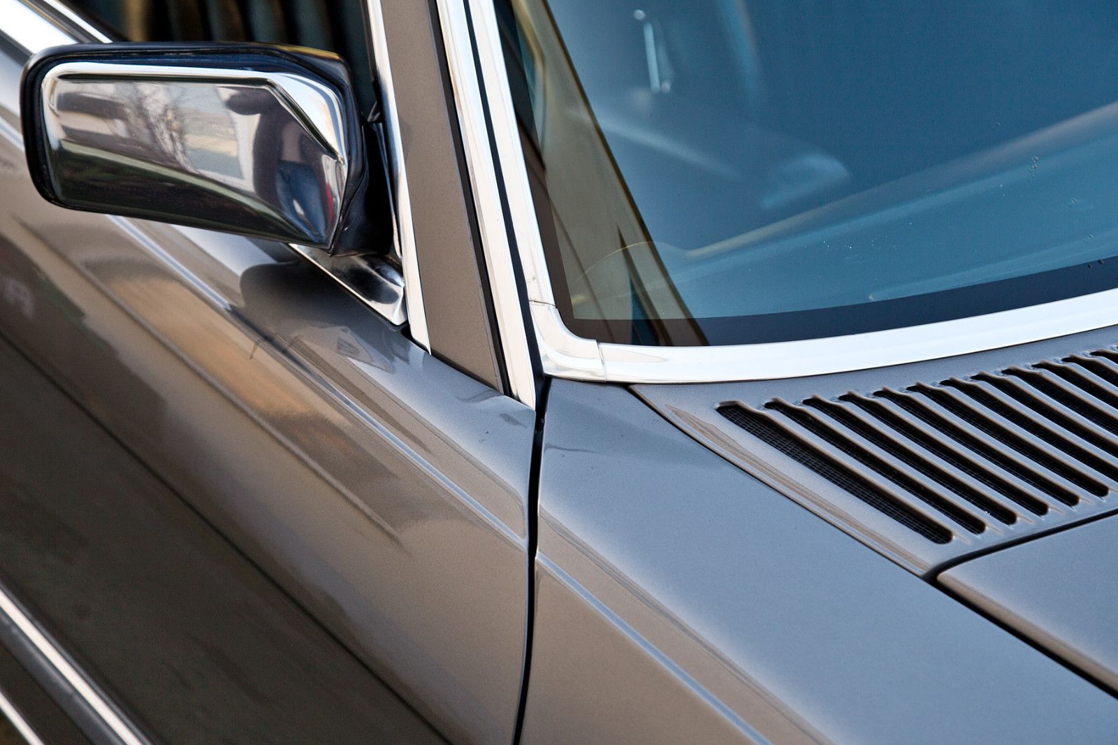 Mercedes-Benz 560 SL sehr guter Zustand foto 13