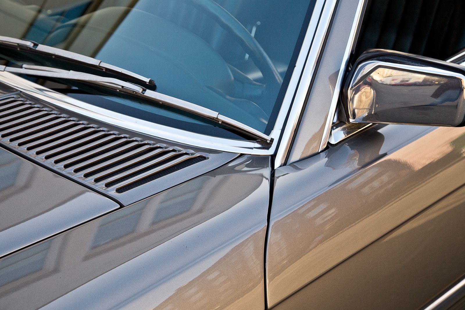 Mercedes-Benz 560 SL sehr guter Zustand foto 15