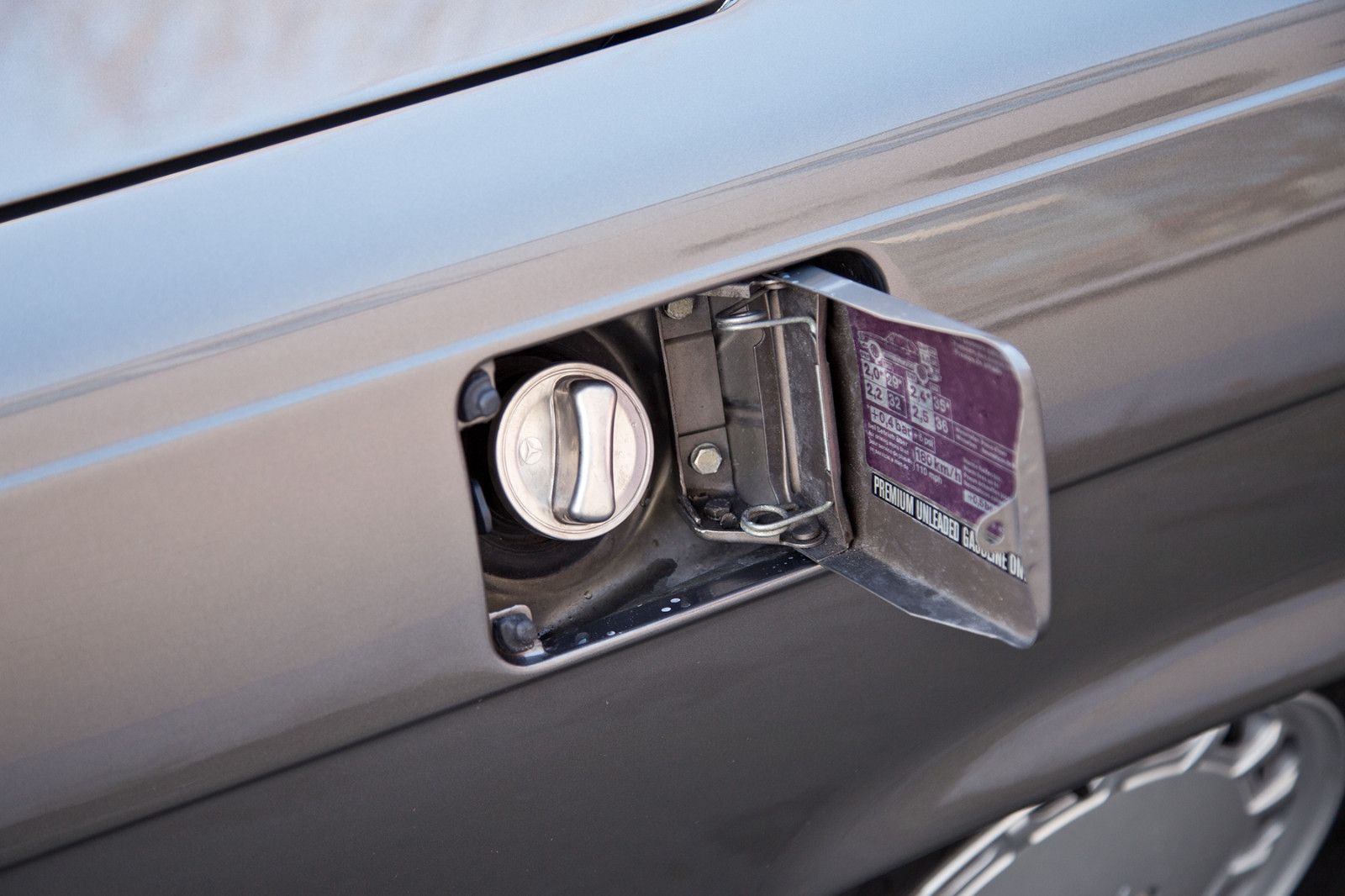 Mercedes-Benz 560 SL sehr guter Zustand foto 16
