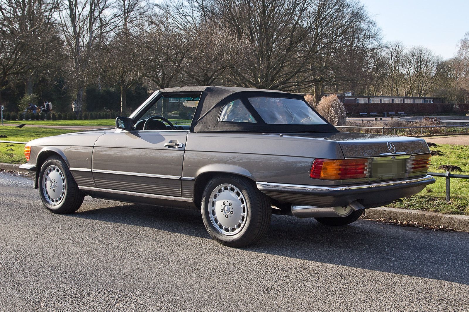 Mercedes-Benz 560 SL sehr guter Zustand foto 3