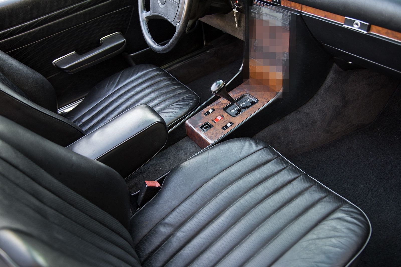 Mercedes-Benz 560 SL sehr guter Zustand foto 23