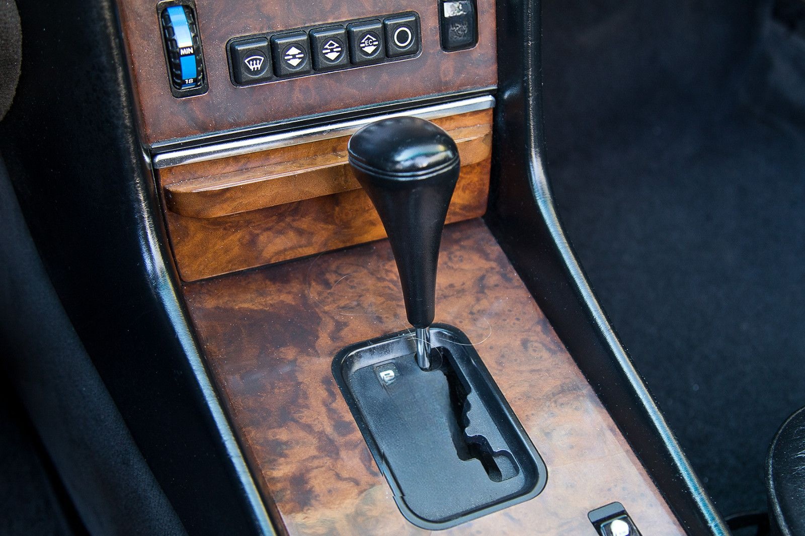Mercedes-Benz 560 SL sehr guter Zustand foto 24